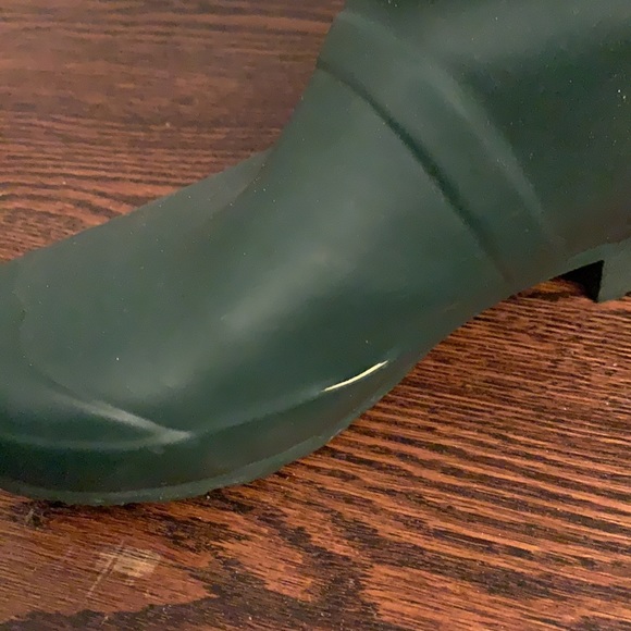 Green tall Hunter rain boots with black socks, size 8 - Picture 4 of 5